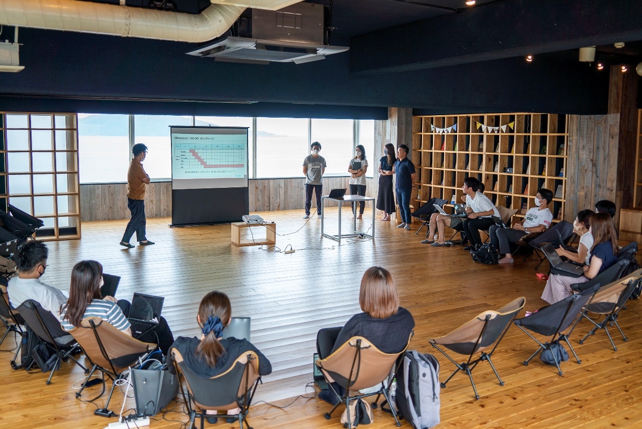 海の見える会場でのワークショップ